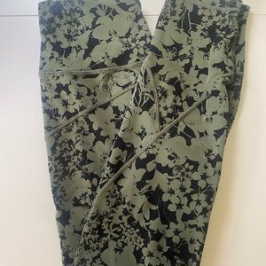 Lululemon Wunder Unders Size 6